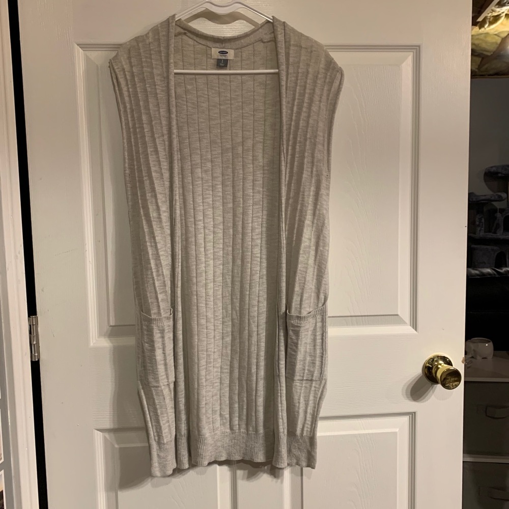 Women’s sleeveless cardigan
